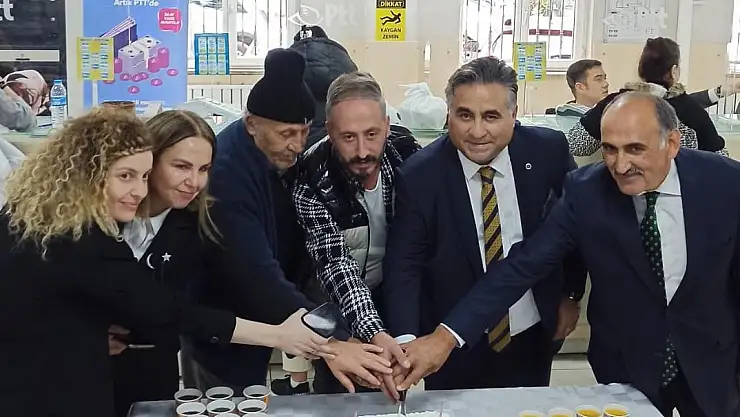 Samsun'da PTT'nin 182'inci müşterisine yıl dönümü hediyesi verildi