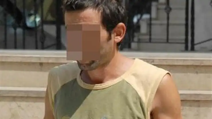 Üvey annesini av tüfeğiyle kovaladı