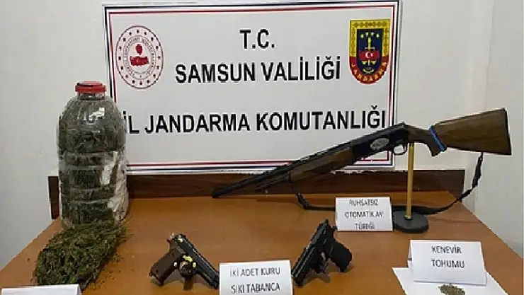 Uyuşturucu dolu poşeti araçtan attılar ama yakalanmaktan kurtulamadılar