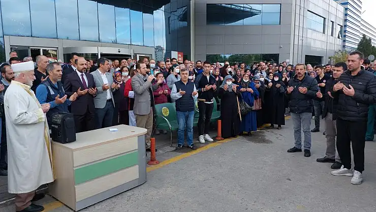 Kalbine yenik düşen sağlık çalışanı için tören düzenlendi