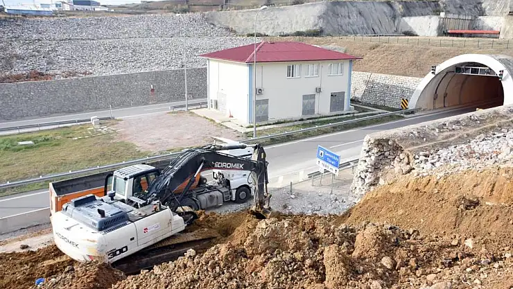 Yıkılan istinat duvarının onarımı 1 yıl sonra başladı