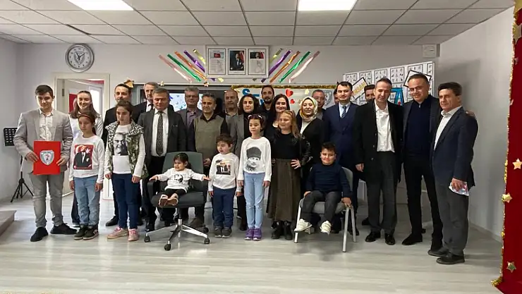 Tekkeköy'ün özel öğrencilerinden resim sergisi