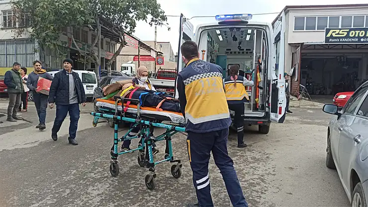 Hafif ticari araç ile otomobil çarpıştı: 1 yaralı