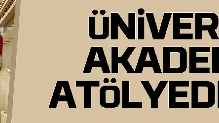 Üniversitede akademisyen atölyede enstrüman ustası