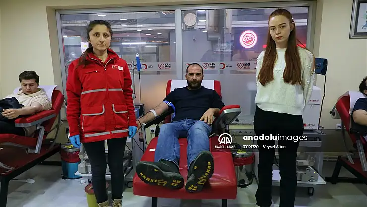 Samsunlular depremzedeler için Kızılay'a kan bağışında bulundu