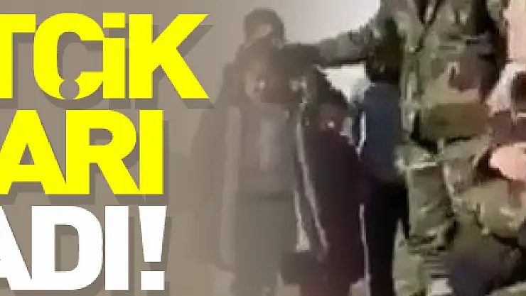 Mehmetçik'ten depremzede çocuklara çikolata