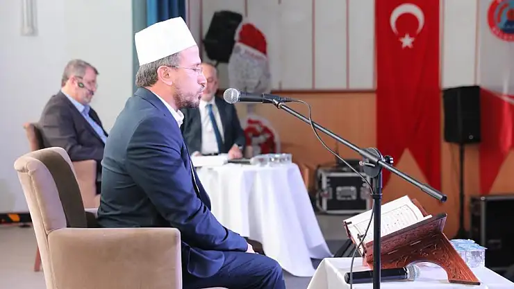 Depremde hayatını kaybedenler için dua gecesi