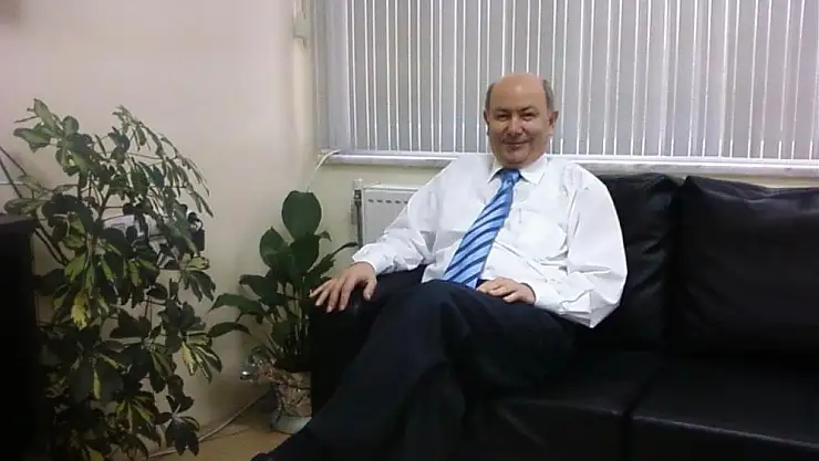 Beyin kanaması geçiren doktor hayatını kaybetti 