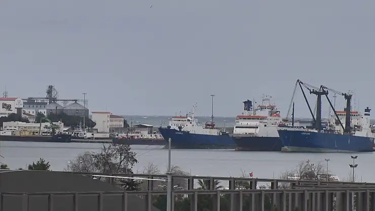 50'ye yakın gemi sıra bekliyor