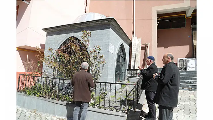 Akşemseddin Hazretleri'nin babasının kabrine ziyaretçi akını