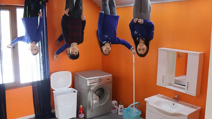 Tersine dünya: Bu evde bir terslik var