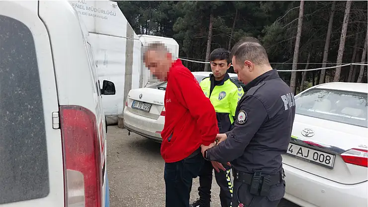 Karısını bıçakla ağır yaralayan koca kaçarken yakalandı