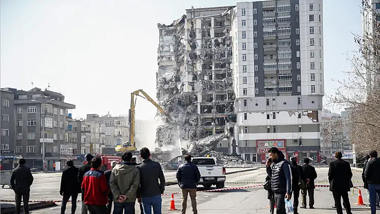 Depremden etkilenen 6 ilde bazı yerleşim yerleri 'Genel Hayata Etkili Afet Bölgesi' kabul edildi