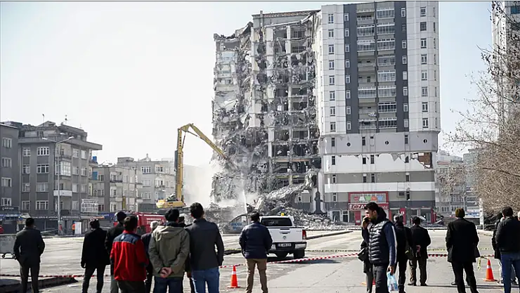 Depremden etkilenen 6 ilde bazı yerleşim yerleri 'Genel Hayata Etkili Afet Bölgesi' kabul edildi