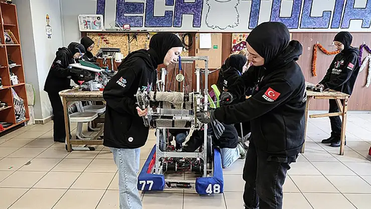 İmam hatipli kızlar Amerika'daki robot yarışmasında Türkiye'yi temsil edecek