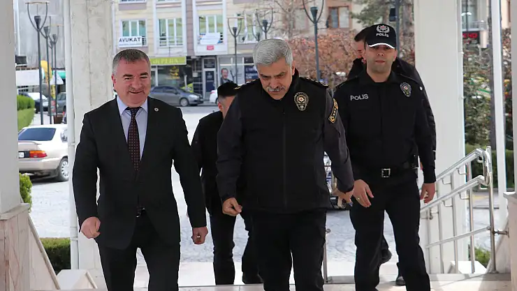 Özdemir: 'Gecesini gündüzüne katan polisimize başarılar diliyorum'