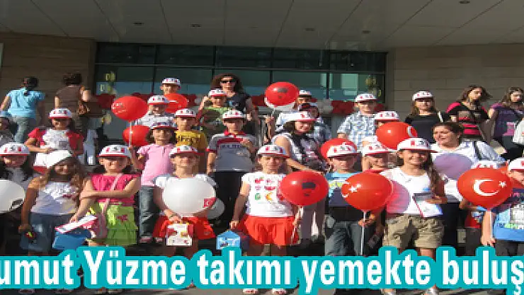 İlkumut Yüzme takımı yemekte buluştu