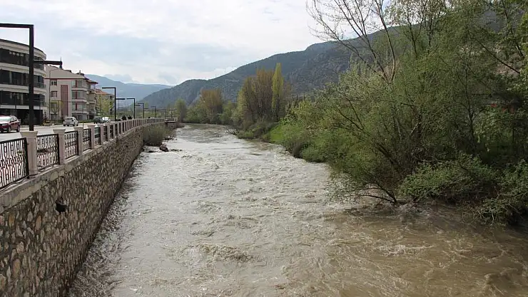 Yeşilırmak'ta su seviyesi yağışların etkisiyle bir haftada beş kat arttı