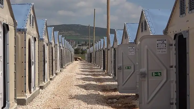 Pazarcık'ta yaşam alanları çoğalıyor: Jandarma ekipleri depremzedeler için çadır kuruyor