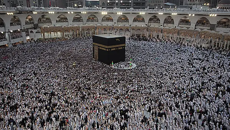 Kabe, ramazanın 25. gecesinde 1,5 milyonun üzerinde Müslüman'ı ağırladı