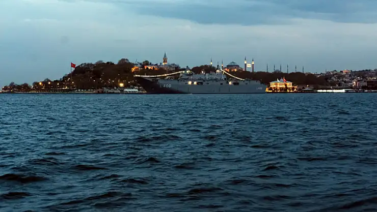 TCG Anadolu ile Ayasofya Camii'nin aynı karedeki manzarası mest etti