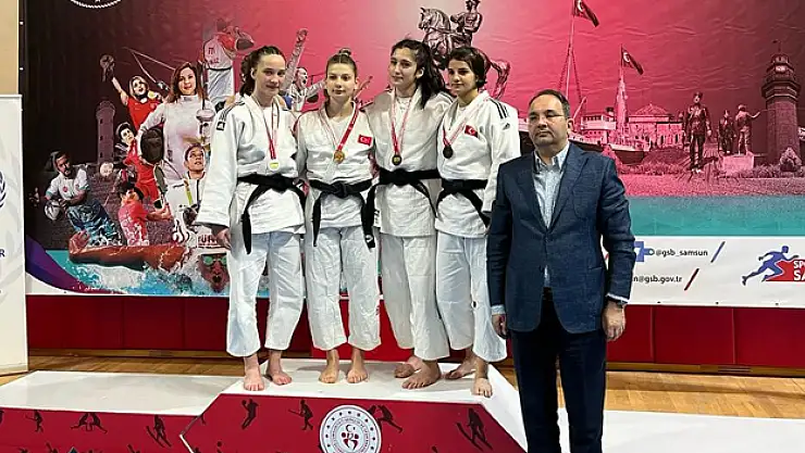 Yunusemreli judocular, Samsun'dan üç madalya ile döndü