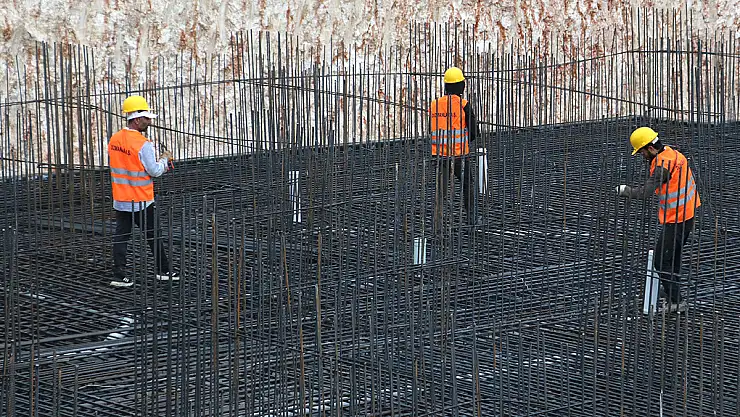 Depremin ardından inşaatlar başladı, 20-30 bin liraya çalıştıracak kalifiye işçi bulunamıyor