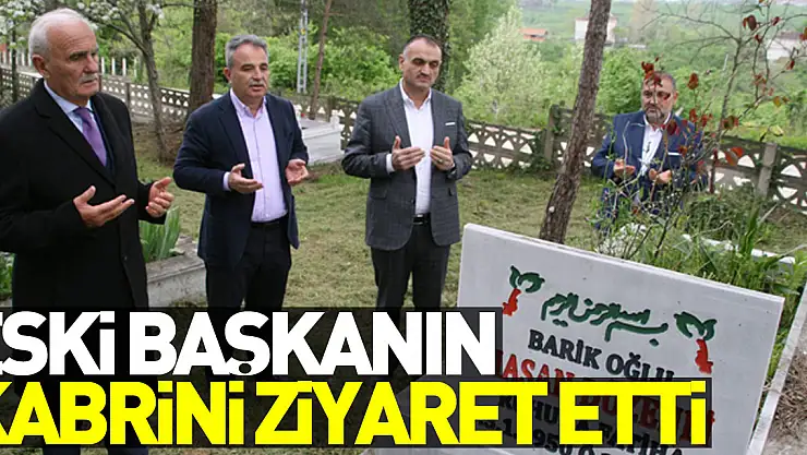 Eski Başkanın Kabrini Ziyaret Etti