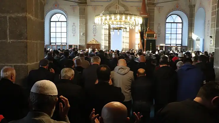 Samsunlular bayram namazında camilere akın etti