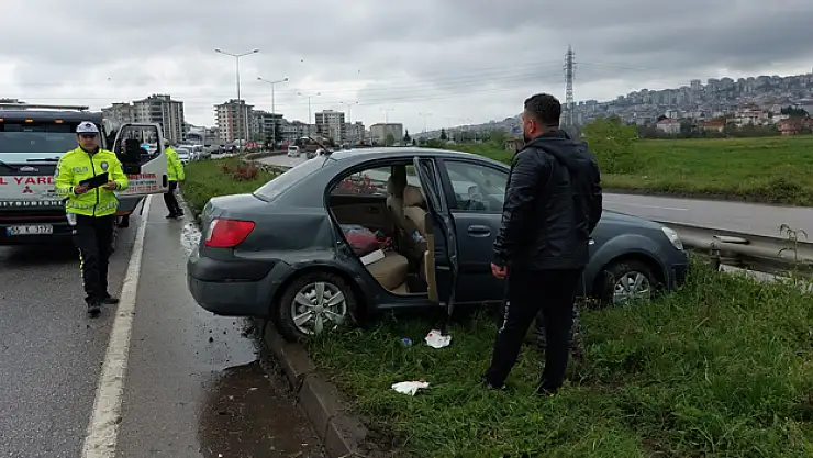 Yağmurdan kayganlaşan yolda 3 araçlı kaza: 1 yaralı