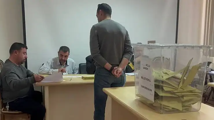 Sınır kapılarında oy verme işlemi devam ediyor