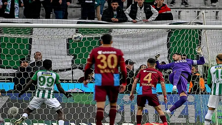 Konyaspor sahasında Trabzonspor'u 2-1 yendi