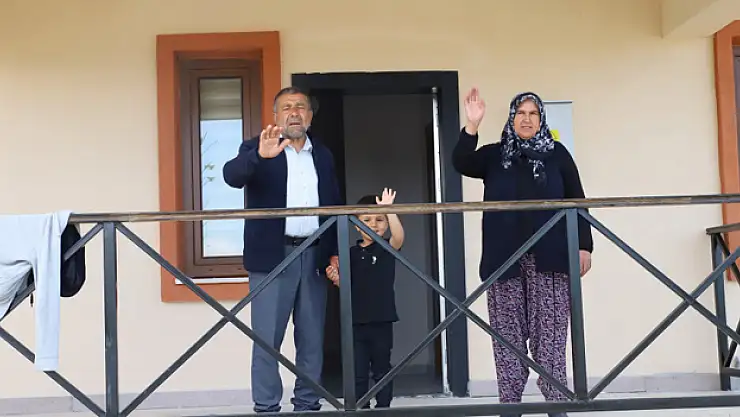 Depremzedeler yeni yuvalarında buruk sevinç yaşıyor