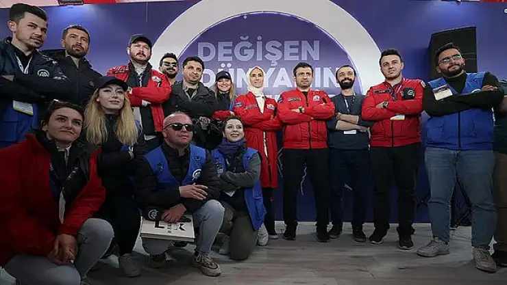 Selçuk Bayraktar, AA'nın TEKNOFEST İstanbul'daki standını ziyaret etti