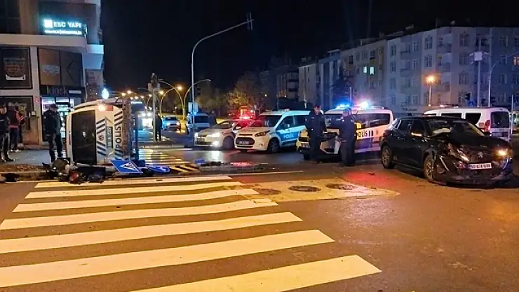 Samsun'da otomobille çarpışan polis aracındaki 2 polis memuru yaralandı