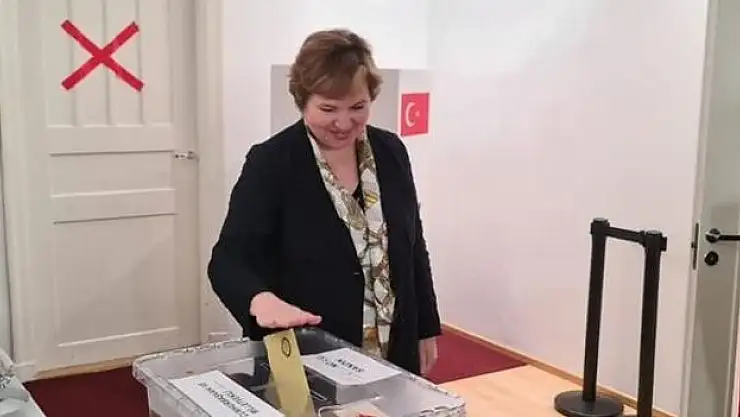 Finlandiya ve Lübnan'da Türkiye'deki Cumhurbaşkanı ve Milletvekili Seçimleri için oy verme işlemi başladı