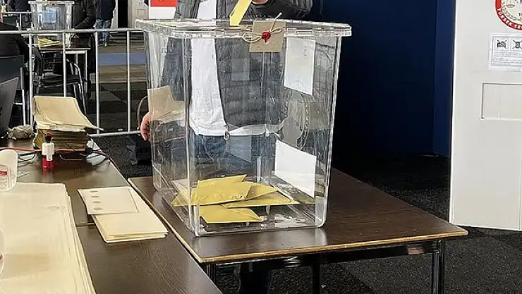 YSK, Avrupa'daki 19 yerde sandık sayılarının artırılmasına karar verdi