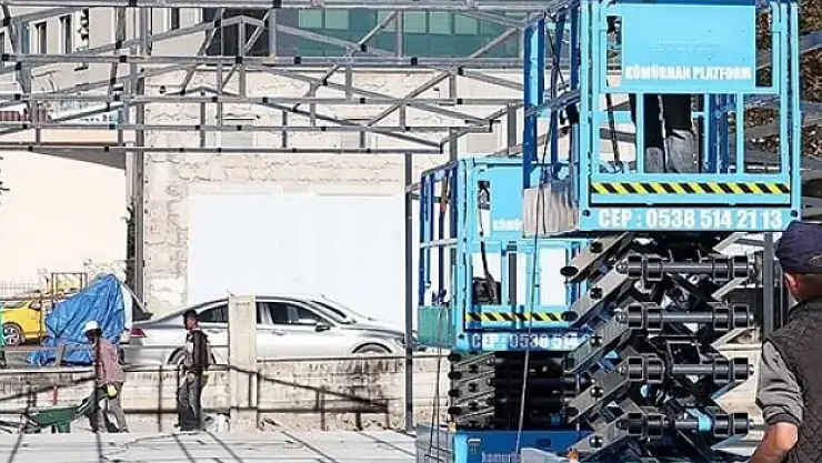 Malatya'da depremzede esnafın yaraları desteklerle sarılıyor