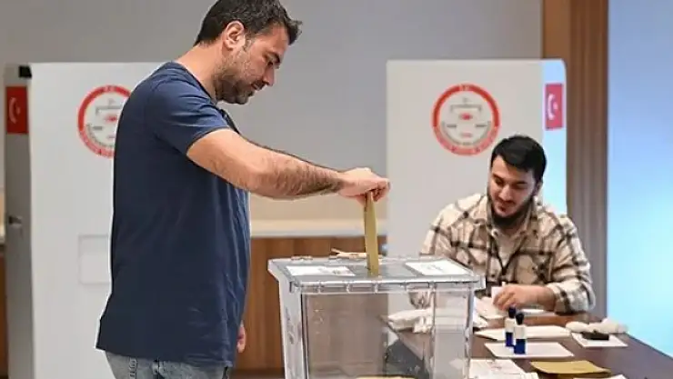 Yurt dışı ve gümrüklerde şu ana kadar yaklaşık 1 milyon 700 bin seçmen oy kullandı