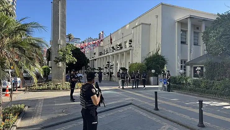 Adana ve Adıyaman belediye başkanlarına gözaltı