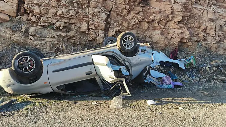 Adıyaman'da bir otomobil kontrolden çıkarak devrildi