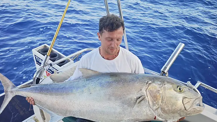 Adrasan'da dev balık, sosyal sorumlulukla birleşti