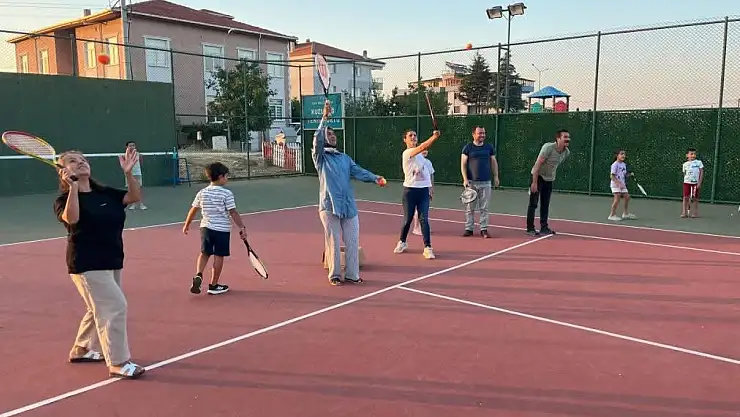 Aileler çocuklarıyla birlikte sporun keyfini çıkardı