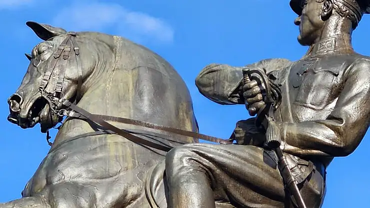 Akcagöz'den şok iddia: 'Atatürk Anıtı ayçiçek yağıyla temizlendi'