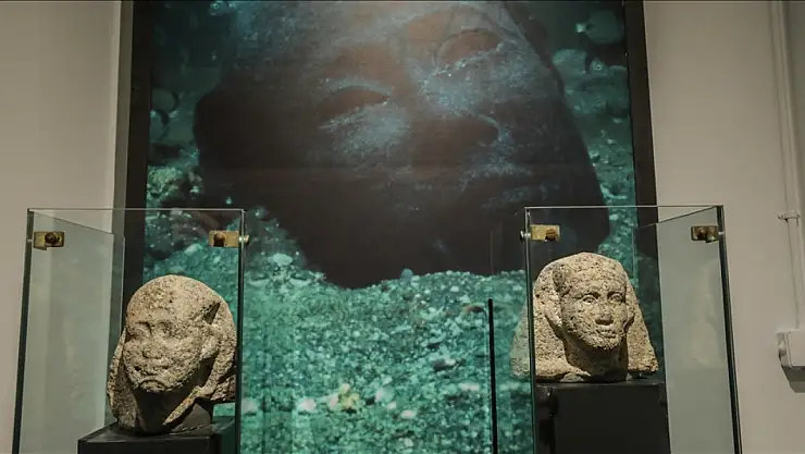 Akdeniz'deki batık şehirden çıkarılan eserler sergilendi