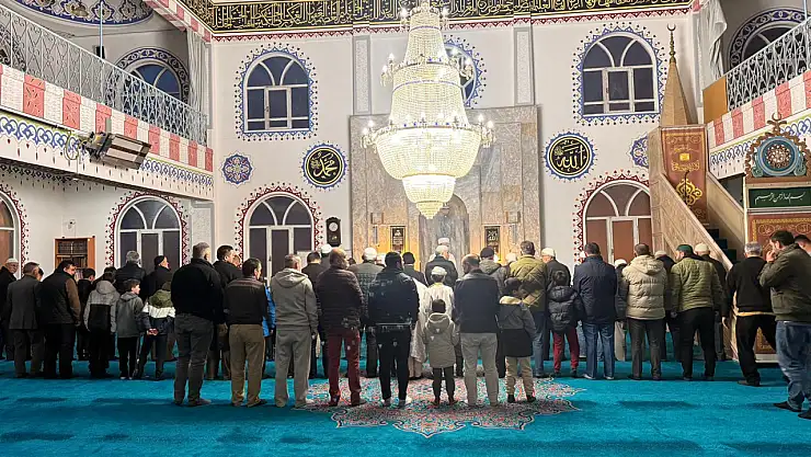 Alaçam'da ödüllü baba-oğul sabah namazı buluşması gerçekleştirildi