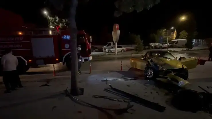 Alkollü sürücü işletmeye çarptı: Genç kız ölümden döndü