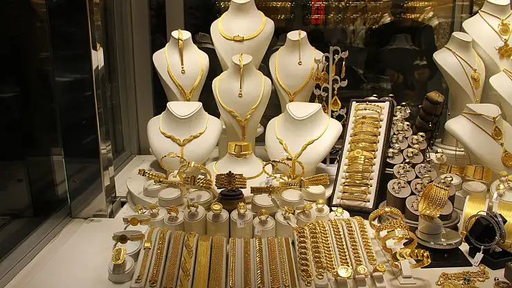 Altın Fiyatlarında Durgun Seyir: Esnaftan 'Telaş Yapmayın' Uyarısı