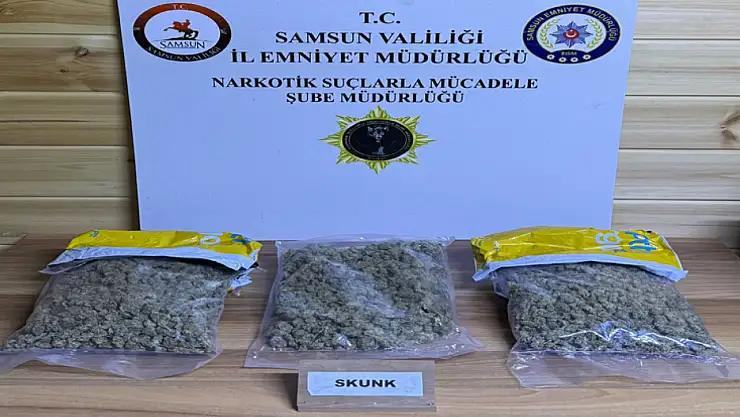 Aracın tavanına gizlemişler