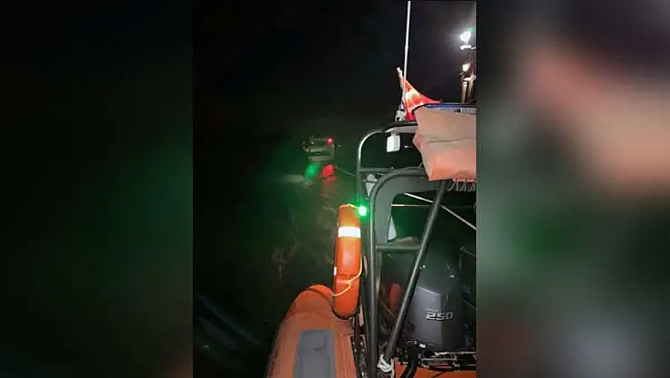 Arıza yapan tekne kurtarıldı